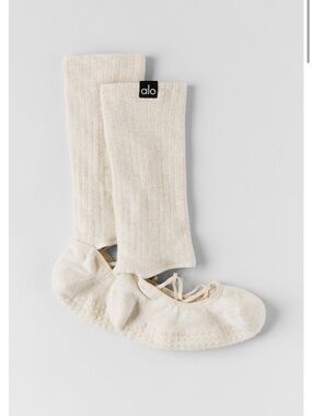 Alo Women's Strappy Siren Grip Sock -
Oatmeal Heather S/M